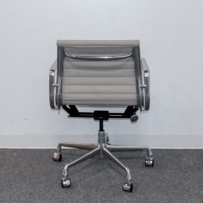 Herman Miller Eames Midback Management Chair - 24975 - Image 2