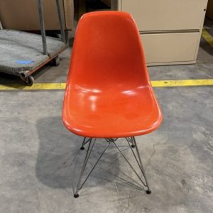 Herman Miller Eames Molder fiberglass Side Chair - 28732