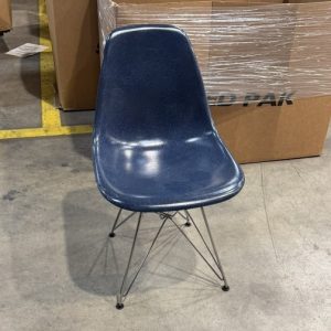 Herman Miller Eames Molder fiberglass Side Chair - 28798