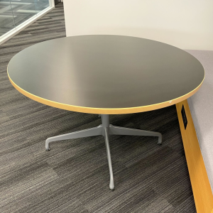 Large Round Table - 28400